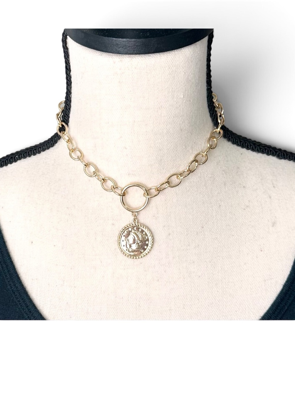 💛Vintage-Inspired Gold Tone Coin Pendant Choker Necklace